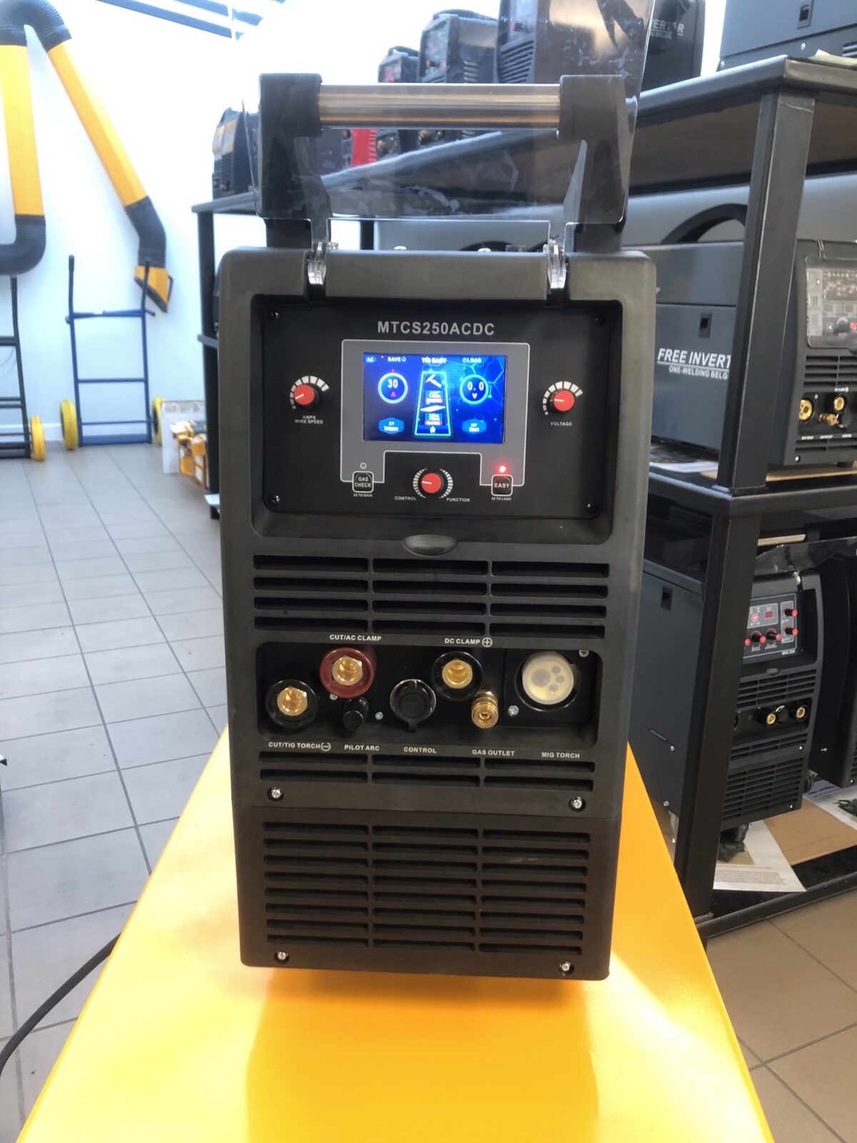 FREE PROFI inverter POWERMTSC 250 ACDC LCD (combi MIG syn.–TIG ACDC PULSE – MMA - PLASMA) 230V - Afbeelding 2